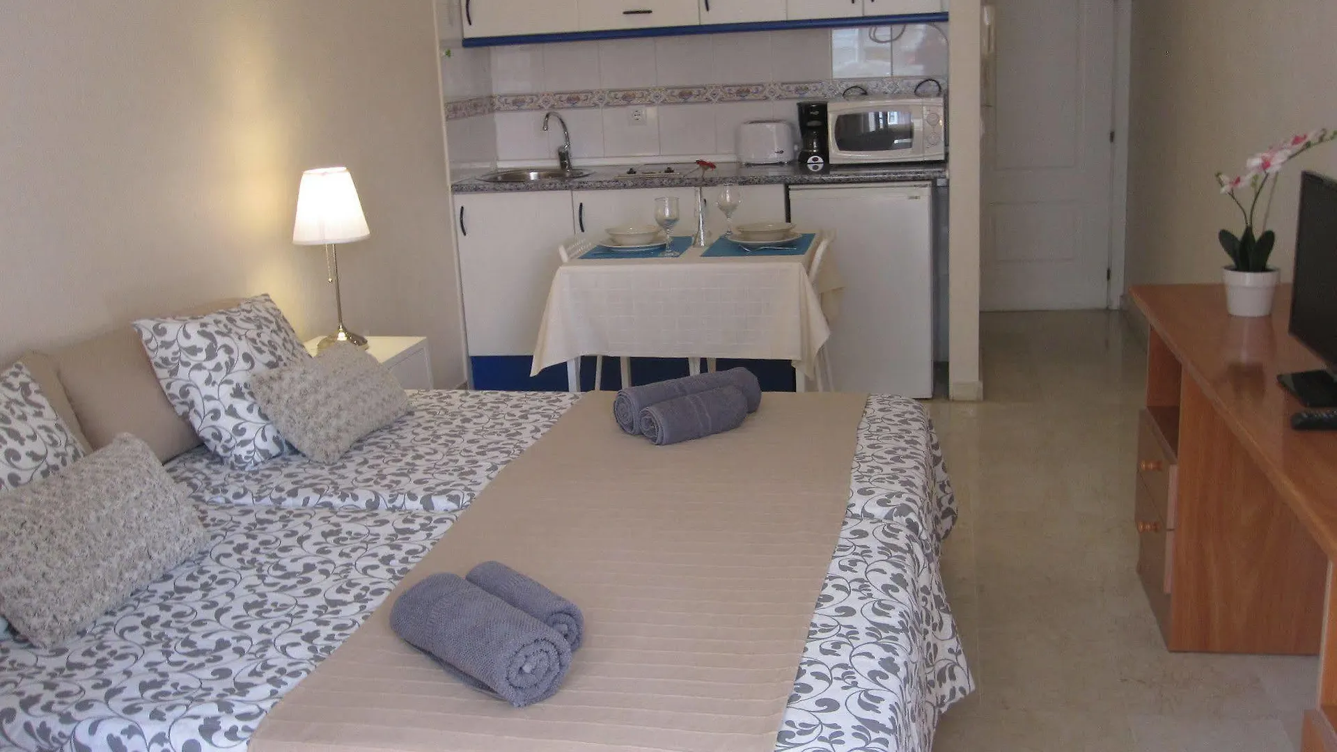 Fan Flat Mariscal Apartment Malaga