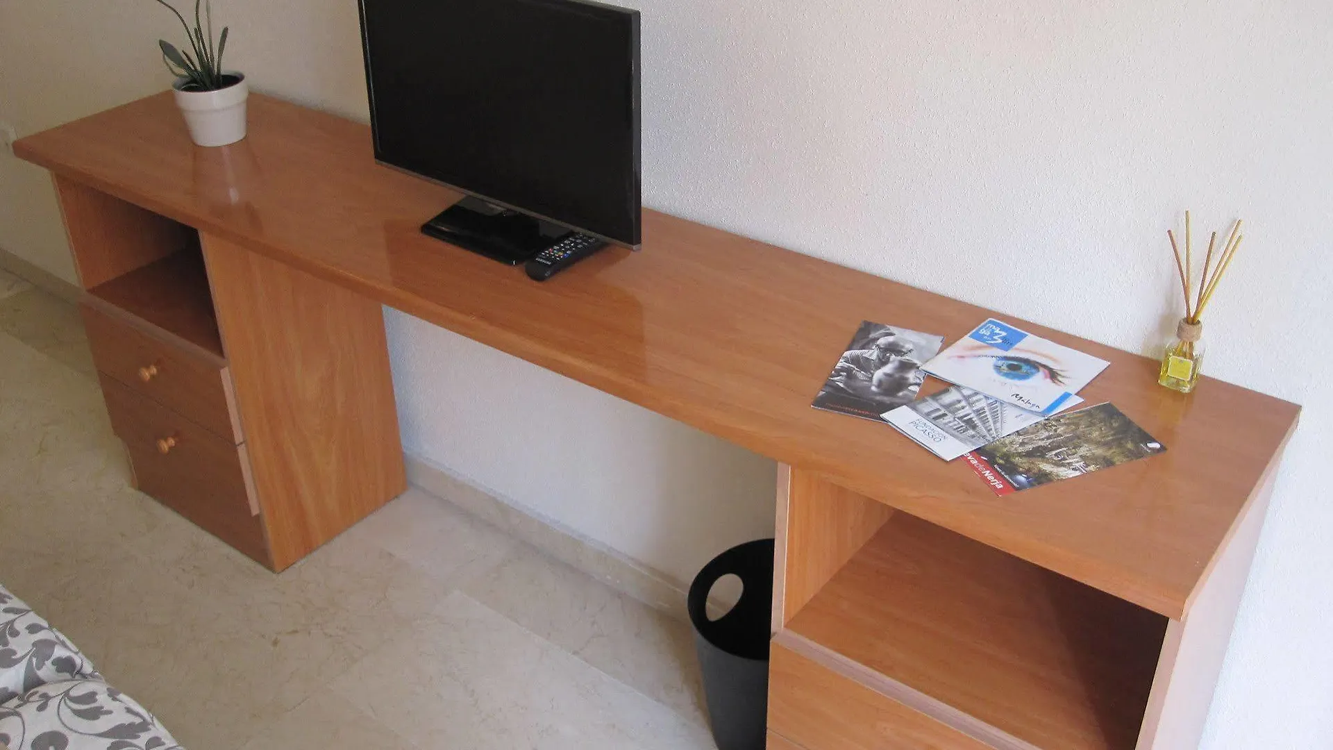 Fan Flat Mariscal Apartment Malaga Spain