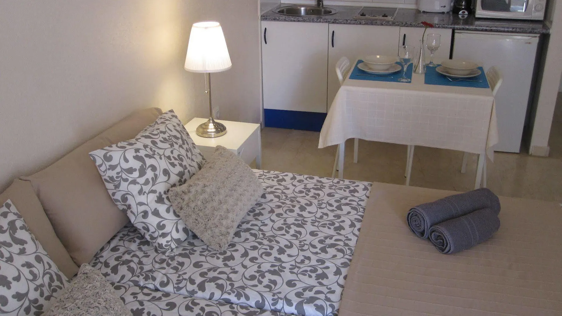Fan Flat Mariscal Apartment Malaga