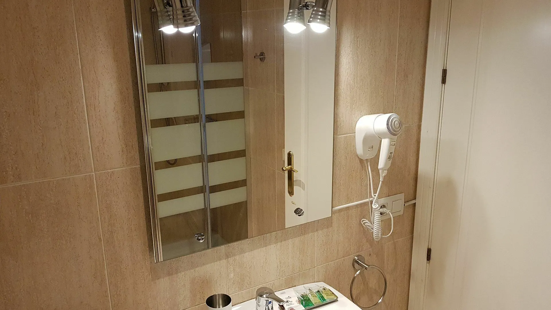 Fan Flat Mariscal Apartment Malaga