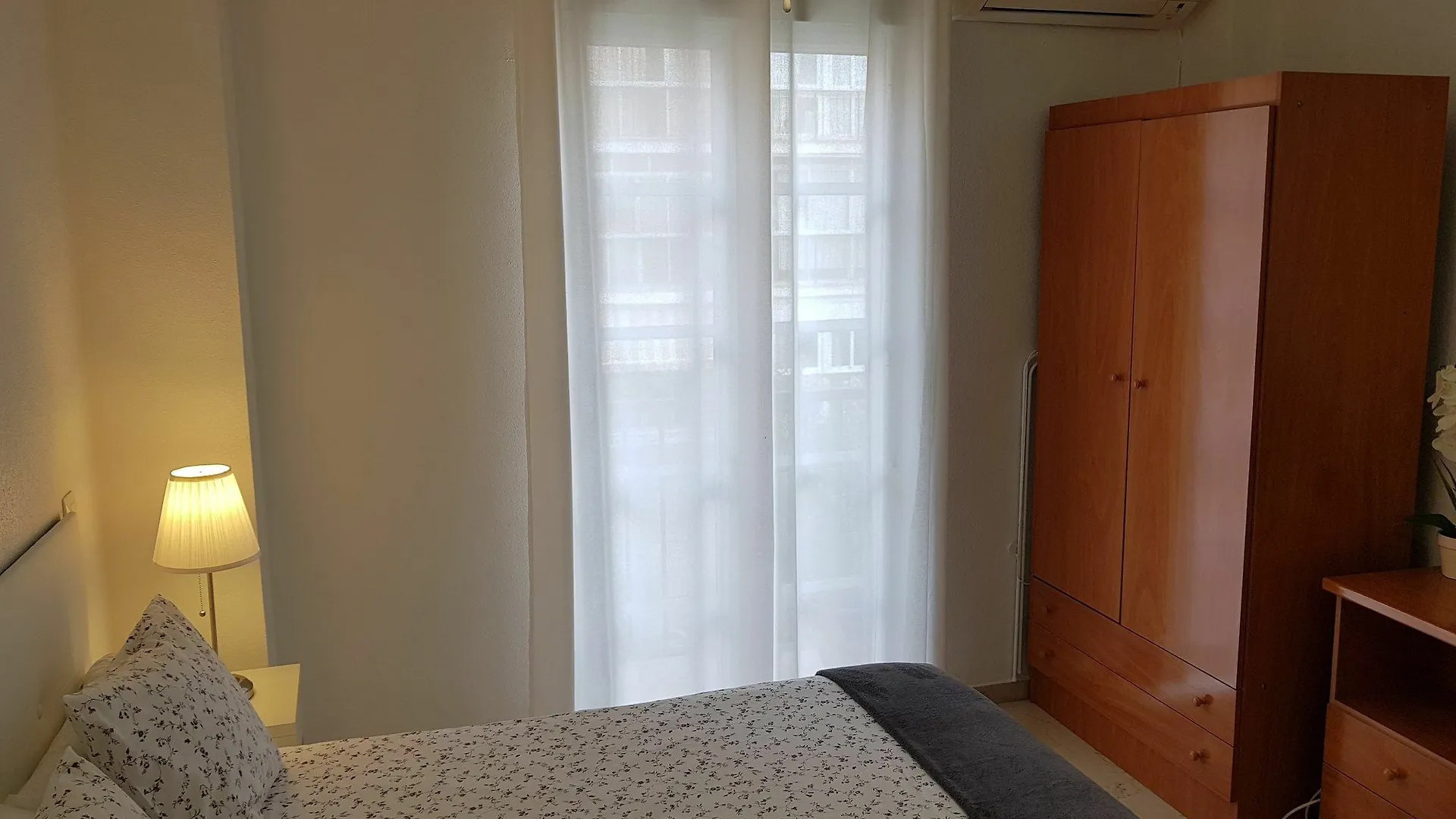 Fan Flat Mariscal Apartment Malaga
