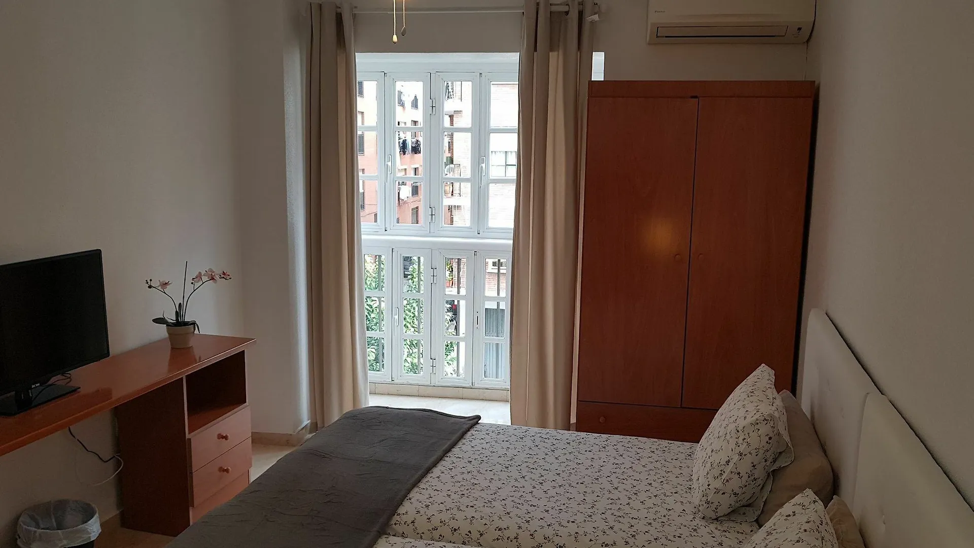 Fan Flat Mariscal Apartment Malaga