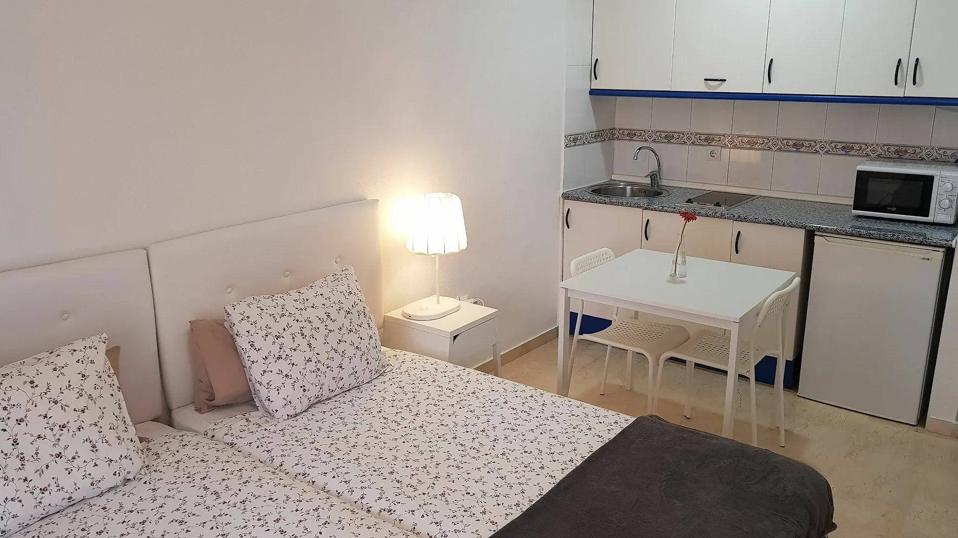 Fan Flat Mariscal Apartment Malaga