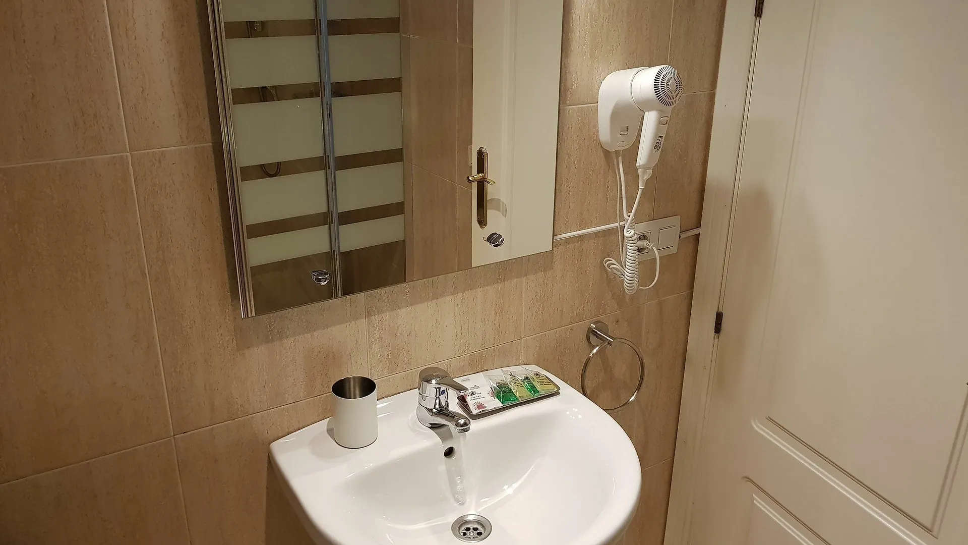 Fan Flat Mariscal Apartment Malaga