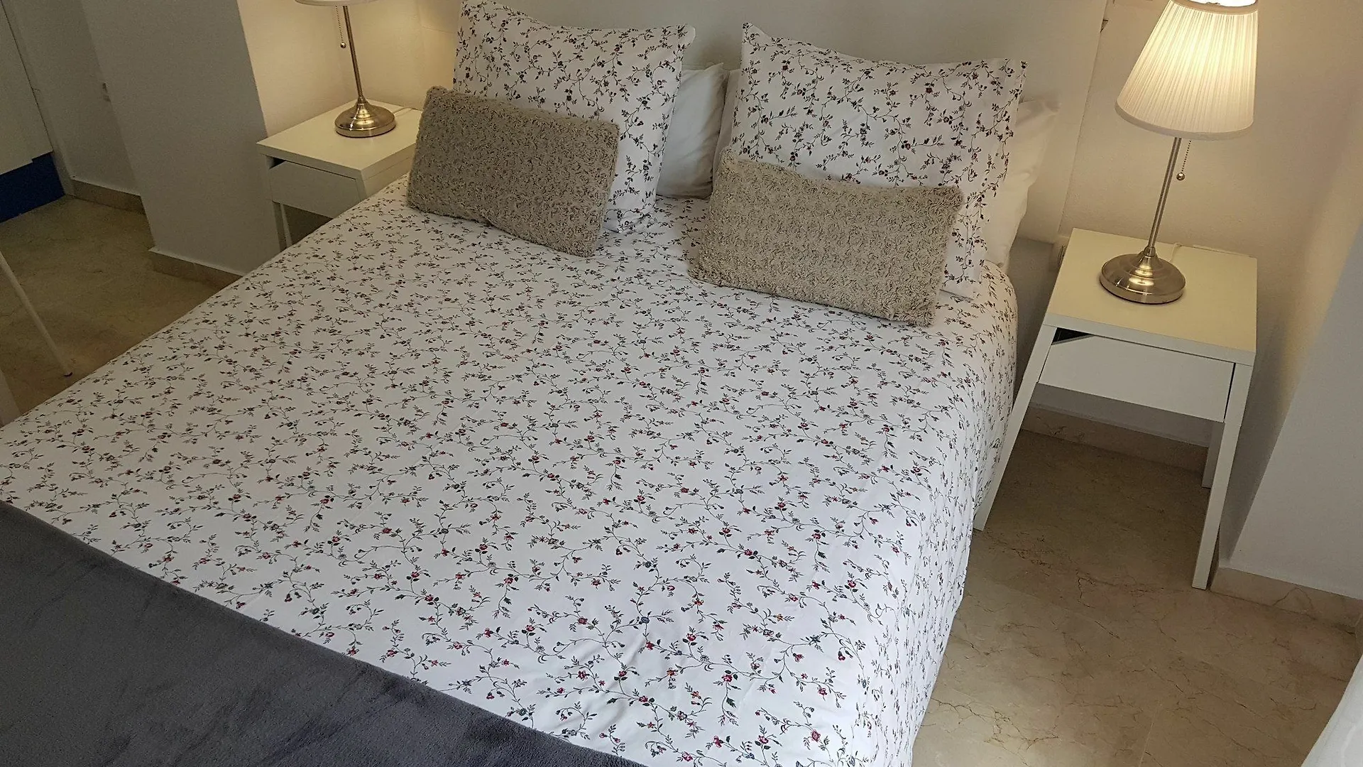 Fan Flat Mariscal Apartment Malaga