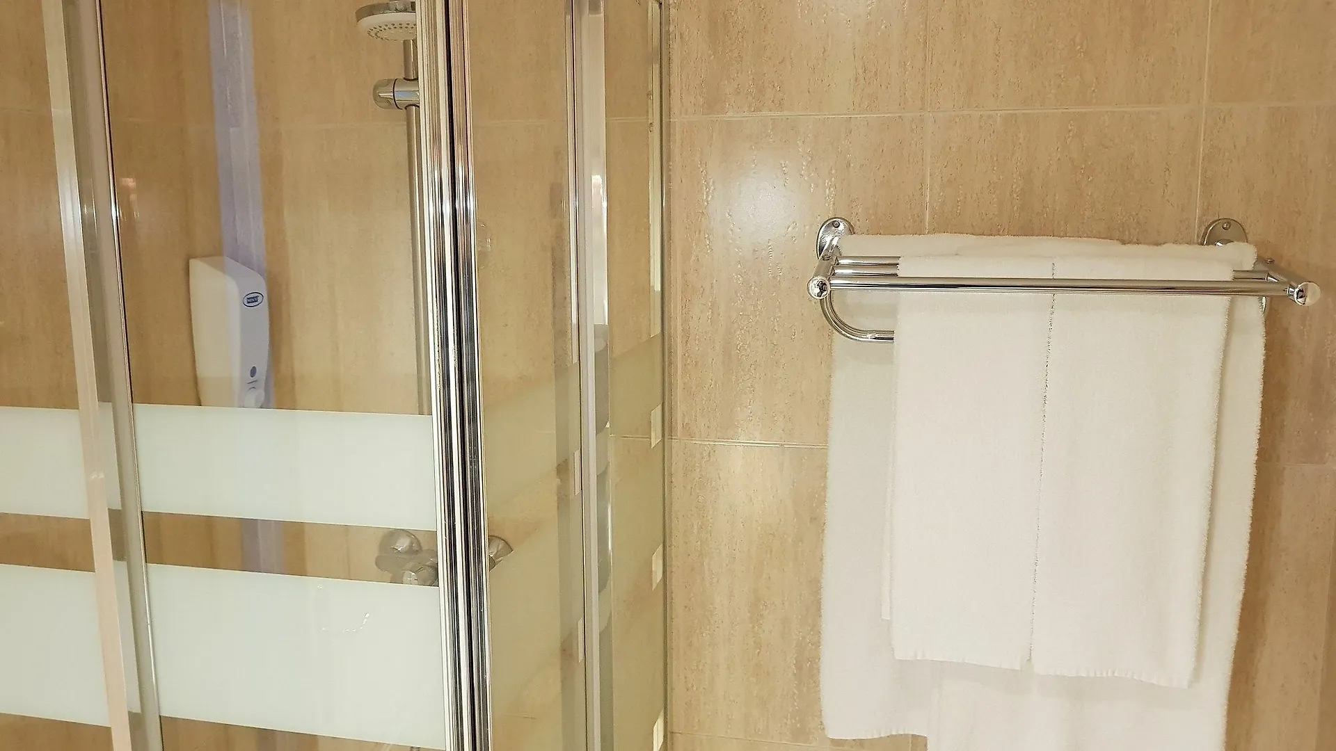 Fan Flat Mariscal Apartment Malaga